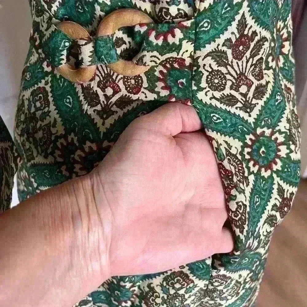 Plenty by Tracey Reese, 100% Silk Dress Wooden Ring detail at waist. Size 8 - Picture 4 of 12